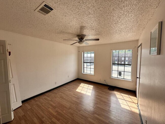 Foto del edificio - 46038 Rufus Bankston Rd