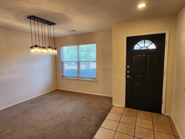 Foto del edificio - Huge 5 bedroom, just off 151/ Potranco road!