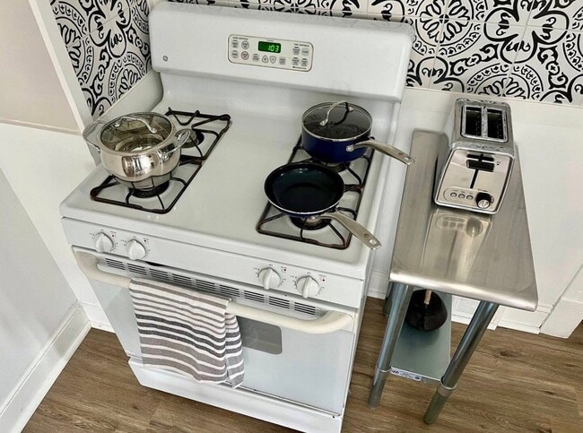 Building Photo - 10702 Lamontier Ave