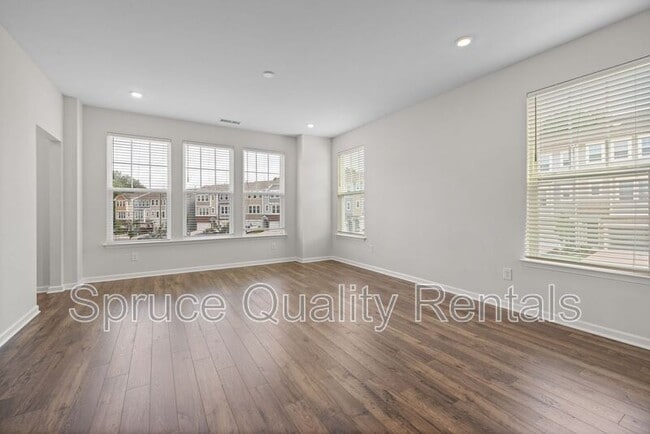 Building Photo - 1268 Commack Dr