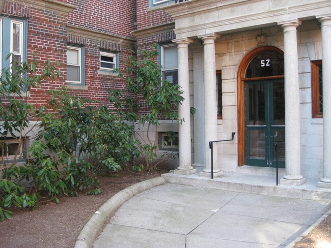 Building Photo - 52 Garden St