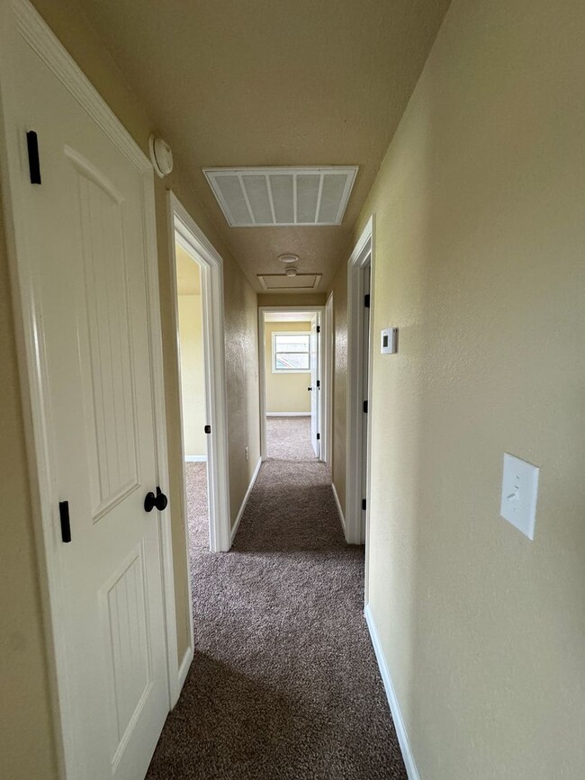 Building Photo - 3 Bed / 1 Bath in Trumann Available Now!
