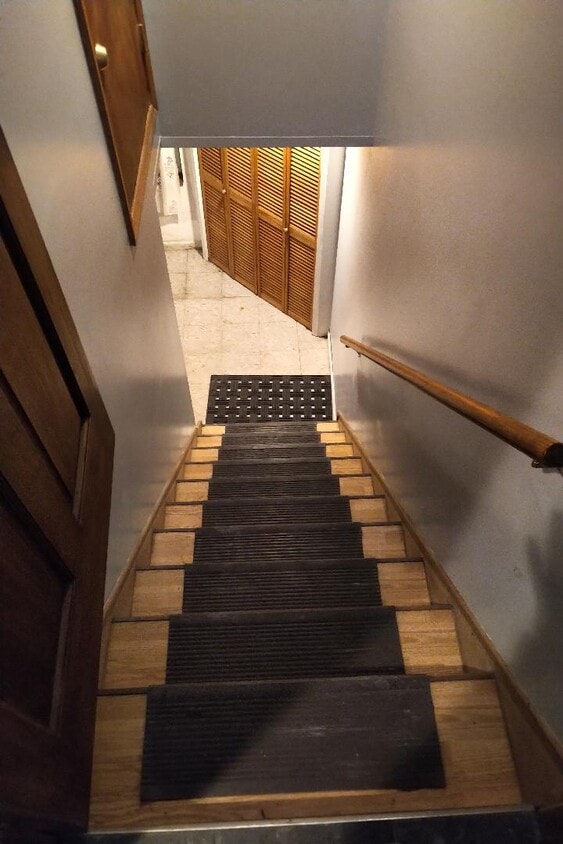 Back Entrance - 6112 W Addison St