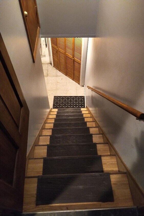 Back Entrance - 6112 W Addison St
