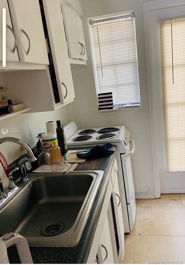 Building Photo - 635 8th St