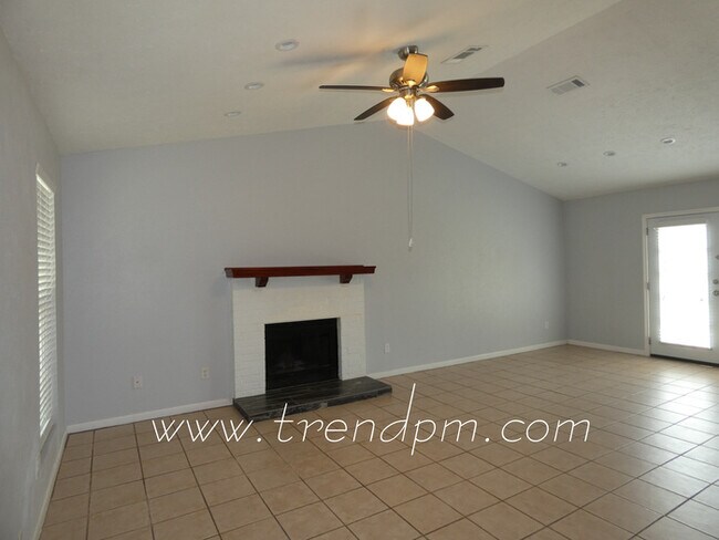 Foto del edificio - 3800 Flintwood Trail