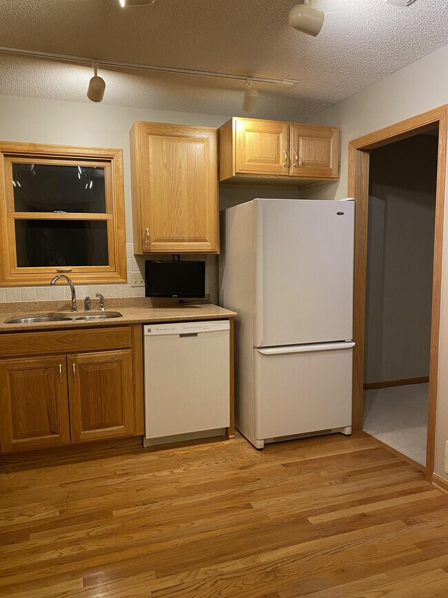 Building Photo - 2431 Mounds Ave