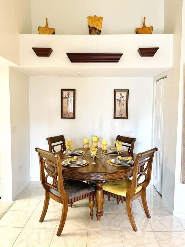 Foto del edificio - 300 Crestwood Ct N
