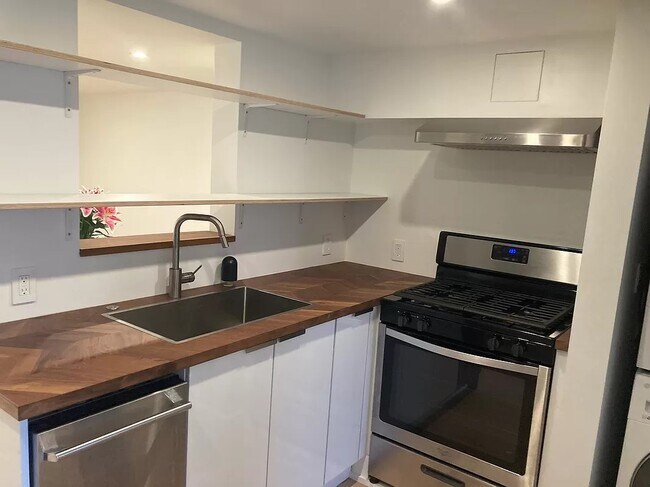 Building Photo - 57 Devoe St