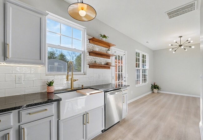 Building Photo - 6 Hillrise Ct