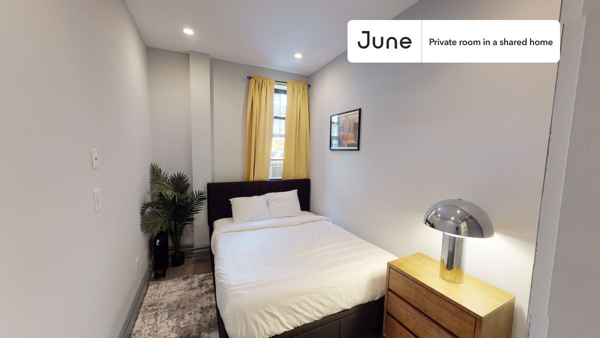 Foto principal - Room in Shared 3 bed/1 bath home