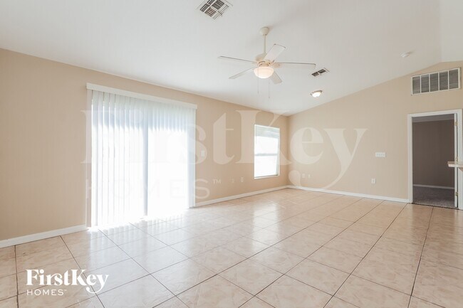 Foto del edificio - 8189 Oakhurst Blvd