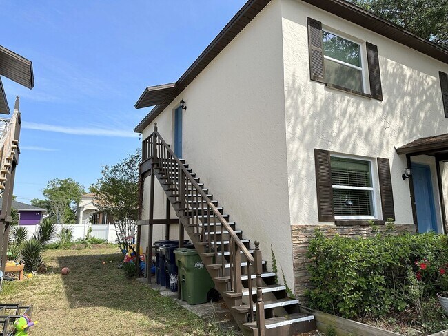 Foto del edificio - Great 2BR/1BA renovated 2nd floor South Ta...