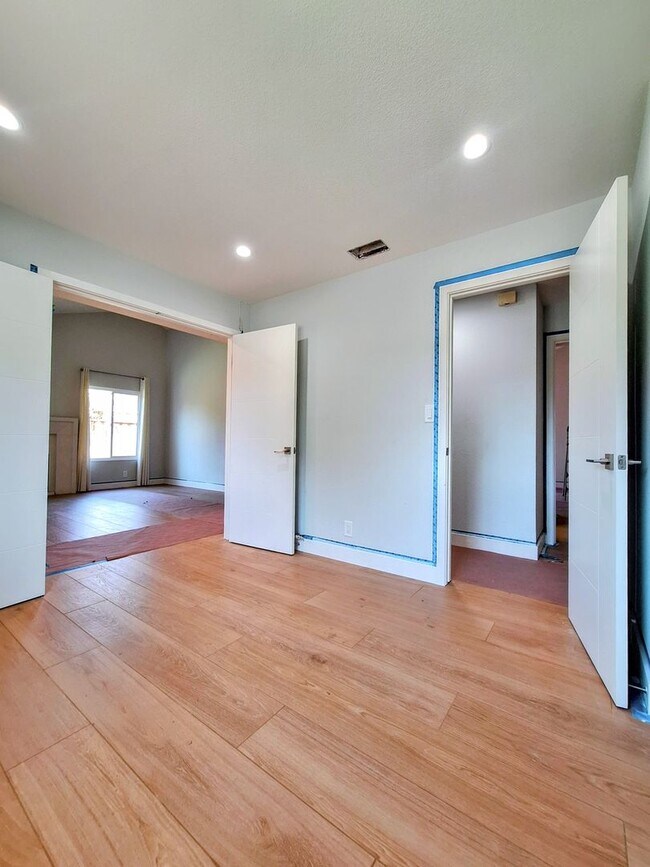 Foto del edificio - Beautifully Remodeled 3bd Single Story House: Everything Brand New!