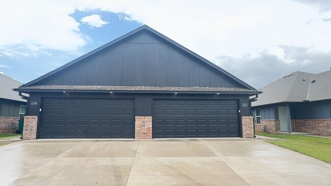 Photo - 11509 University Drive House