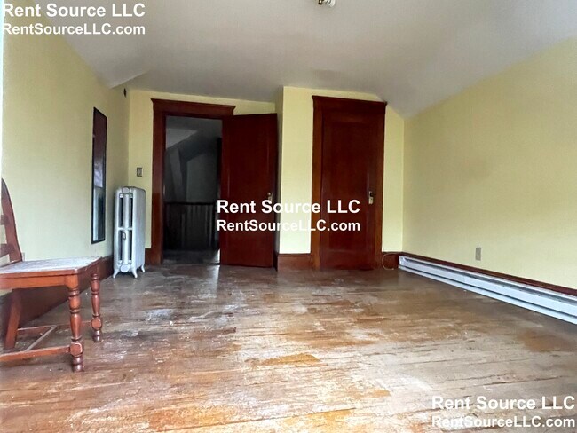 Building Photo - 157 Elm St