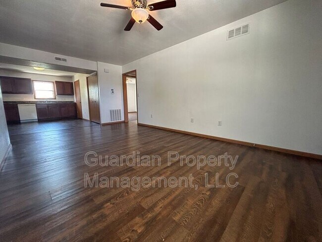 Foto del edificio - 330 E 4th St