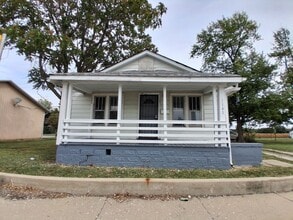 Building Photo - 1143 N State St