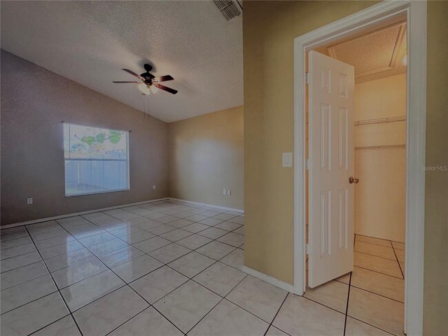 Foto del edificio - 2619 Spring Hill Dr