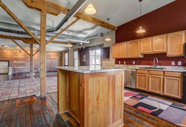 Interior Photo - 14-16 N Concord St