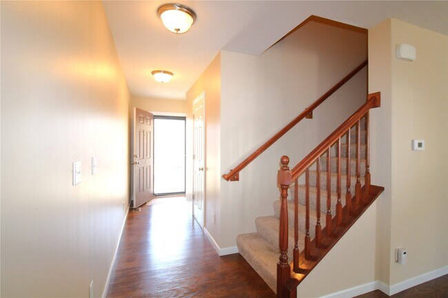 Building Photo - 643 Country Heights Dr