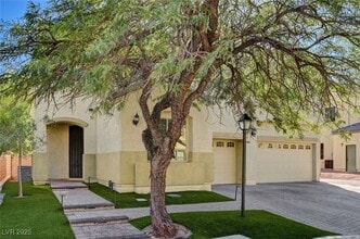 Building Photo - 8125 Chestnut Hollow Ave