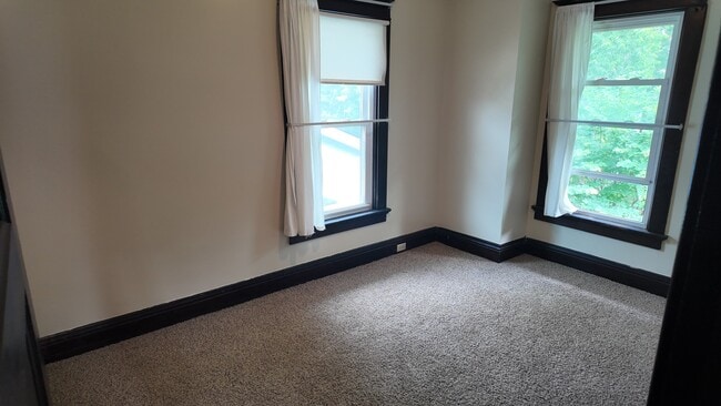 Foto del edificio - Spacious 4-Bed Home with Updated Kitchen, Deck & Fenced Yard in Cincinnati