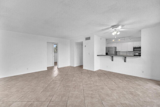 Building Photo - 3100 N Pine Island Rd