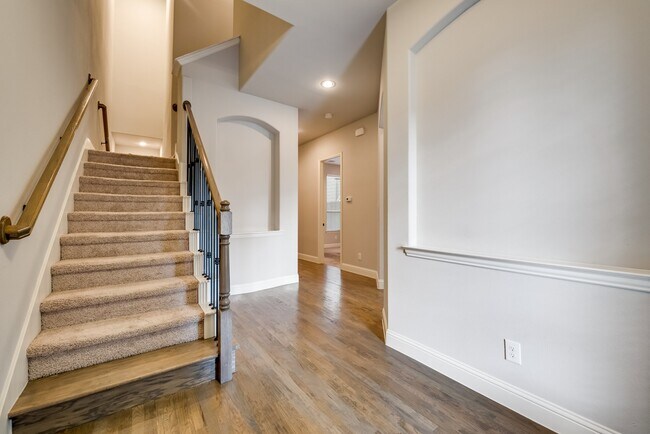 Foto del edificio - 923 Whitehall Dr