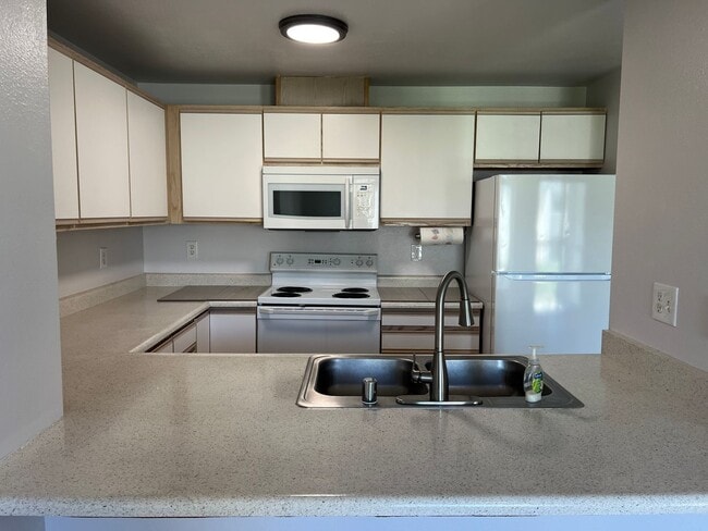 Building Photo - 4244 Wintergreen Cir