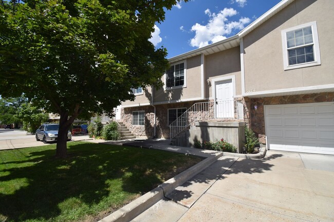 Photo - Amazing 3 Bedroom 2.5 Bathroom in SLC!!! House
