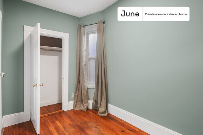 Foto del edificio - Room in Shared 4 bed/1.5 bath home