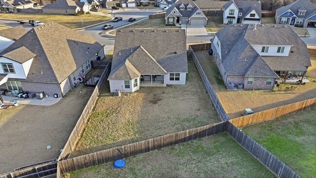 Foto del edificio - Welcome to this exceptionally well maintained like new home located in the Estates at Morrow Place