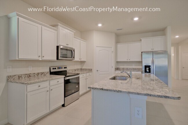 Building Photo - OUTSTANDING LAKEWOOD RANCH HOME! 4 BEDROOM...