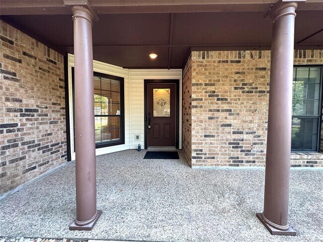 Building Photo - 2403 Braemar Cove