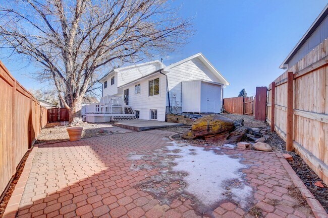 Foto del edificio - Willow Creek Home 4BR/3BA with attached 2 car garage! AVAIL 7/15/26