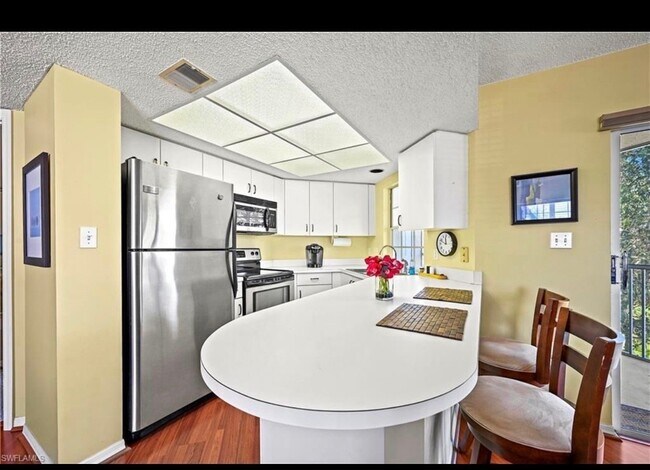 Foto del edificio - 481 Quail Forest Blvd