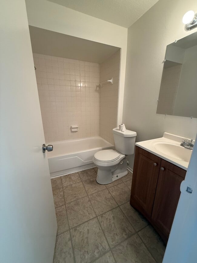 Building Photo - 1108 Amble Ln