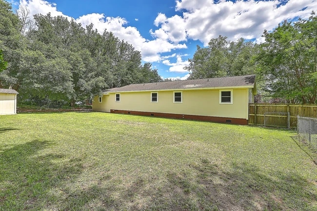 Back of House Big Yard - 106 Mayrant St
