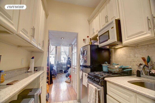Building Photo - 130 W 73rd St
