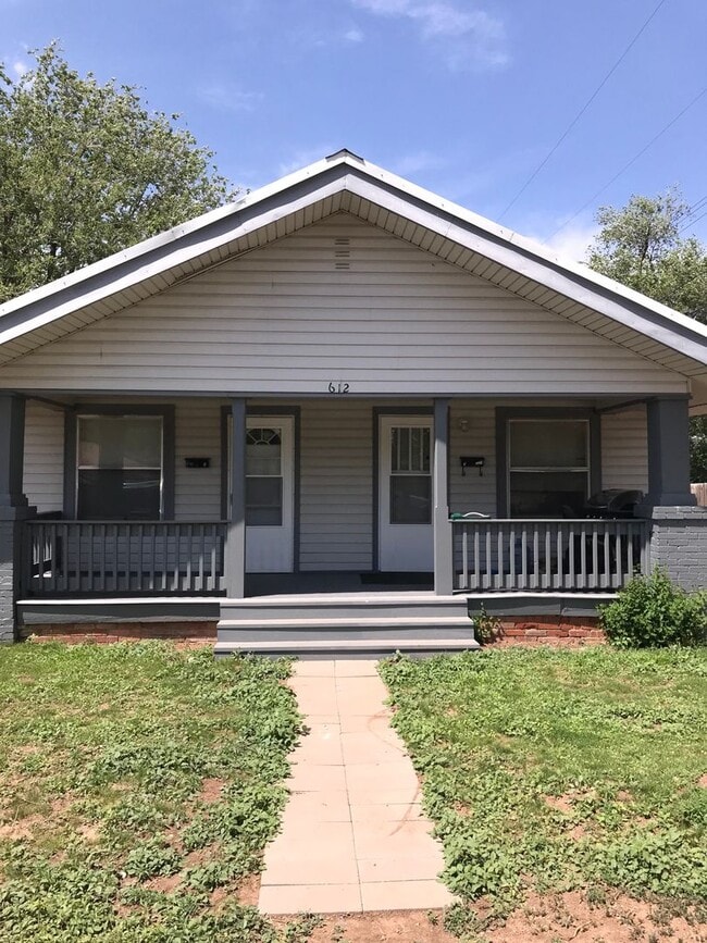 Building Photo - 612 SW 17th Ave