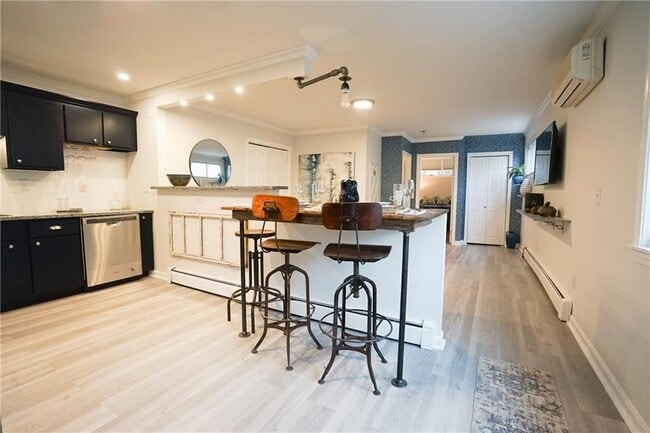 Building Photo - 603 Thames St