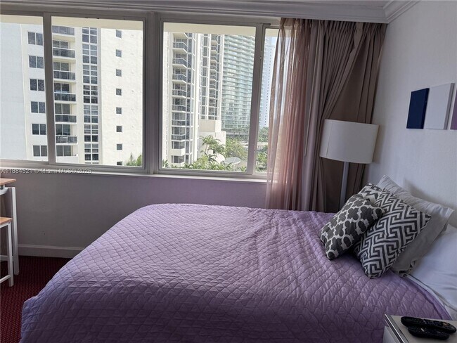 Foto del edificio - 19201 Collins Ave