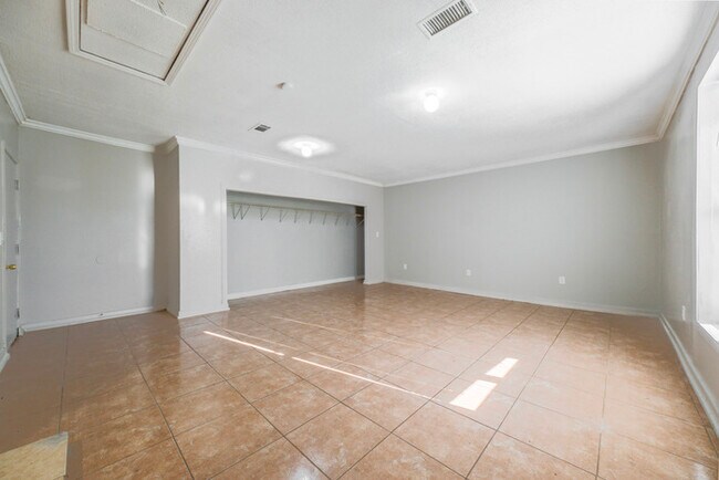 Foto del edificio - Cozy 3-Bedroom Rental with Fireplace & Mod...