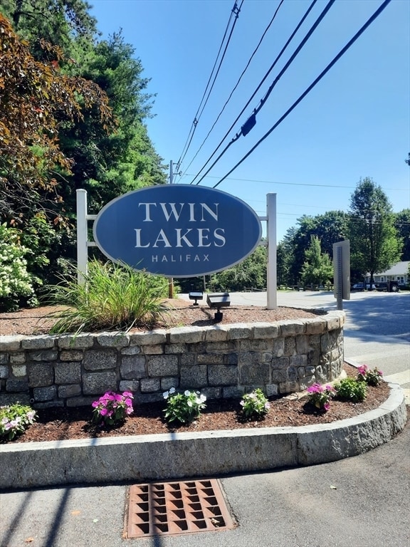 Building Photo - 315 Twin Lakes Dr