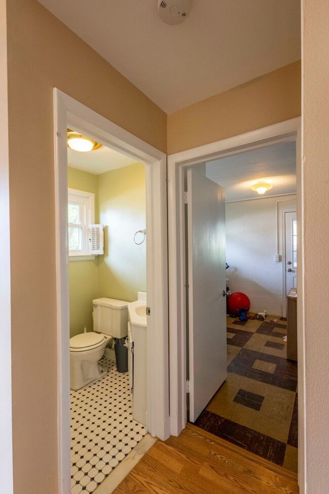 Building Photo - Short term lease!! Charming 3Bed/1.5Bath S...