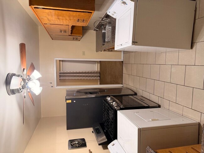 Foto del edificio - 1367 Burnham Ave