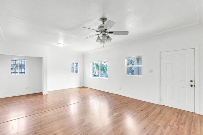 Photo - 321 E 84th St Apartment