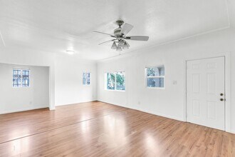 Building Photo - 321 E 84th St