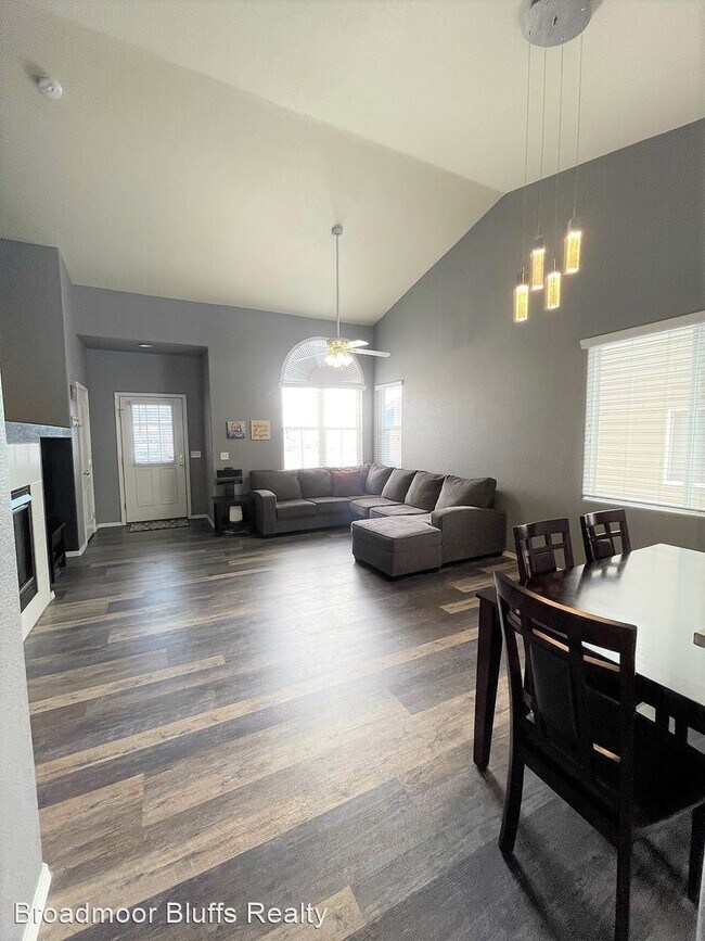 Foto del edificio - 6452 Shimmering Creek Dr